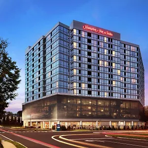 Hampton Inn&suites Teaneck/glenpointe Hotel